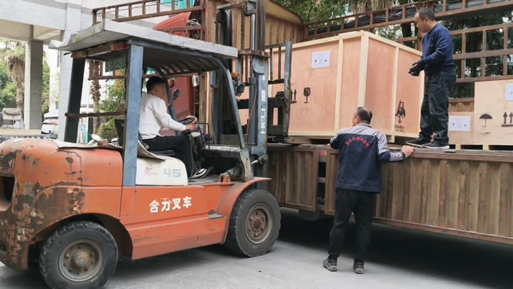 铝箔九州官方_九州(中国)
装车发货